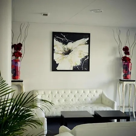 Adonis Апарт-отель Ла-Боль-Эскублак