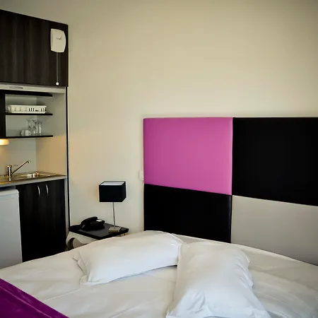 Adonis Апарт-отель 3*