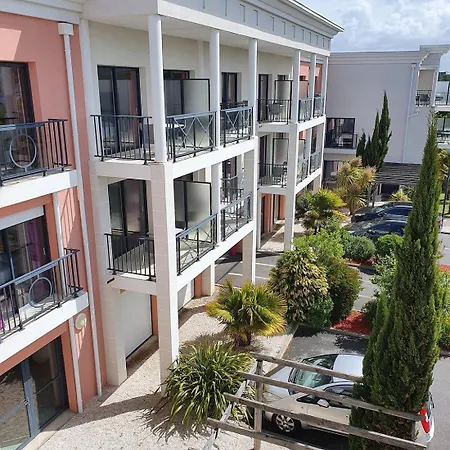 Adonis Apartmanhotel 3*