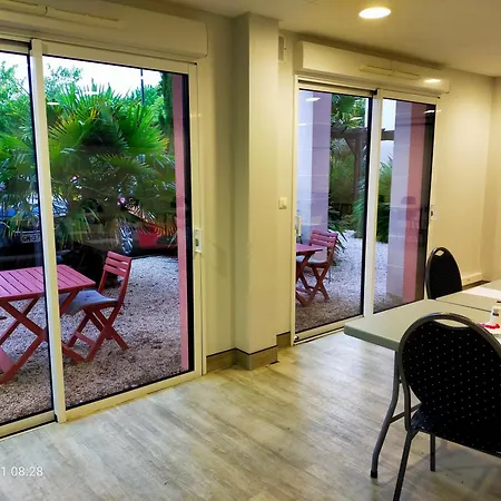 Adonis Апарт-отель Ла-Боль-Эскублак