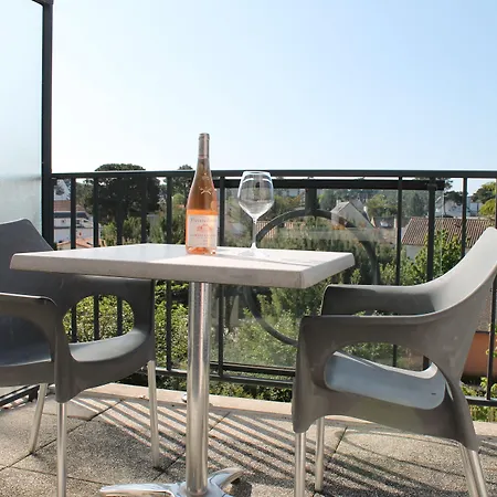 Adonis Апарт-отель 3*