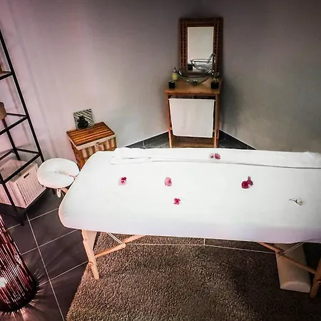 Adonis Апарт-отель 3*