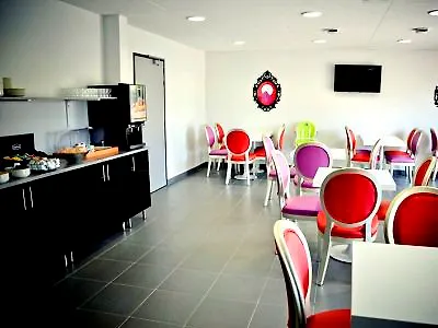 拉波勒阿多尼斯酒店 公寓式酒店 3*