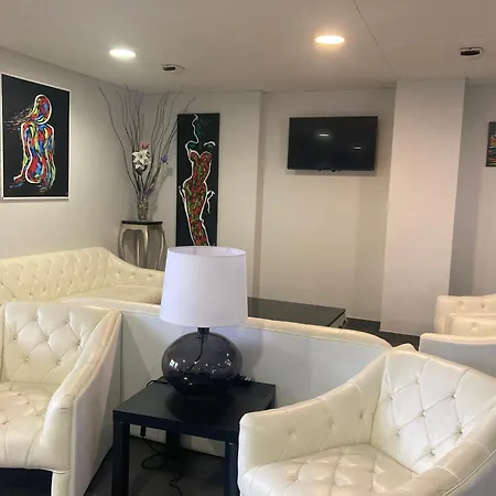 公寓式酒店 拉波勒阿多尼斯酒店 3*