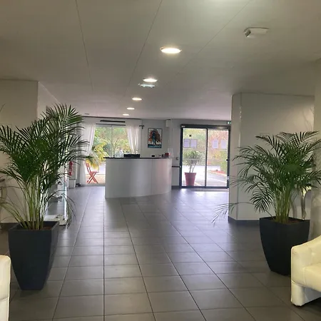 拉波勒阿多尼斯酒店 La Baule