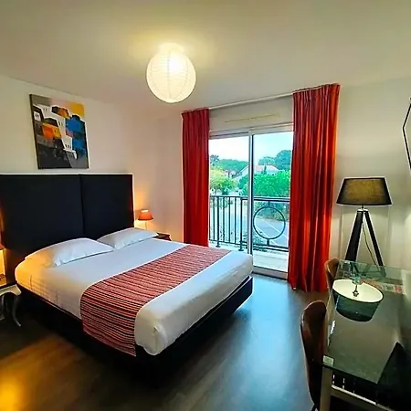 Adonis Aparthotel