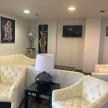 Adonis Aparthotel 3*