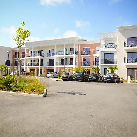 Adonis Aparthotel